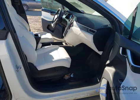 2017 Tesla Model X 100D/75D/90D z USA, uszkodzony, nr VIN 5YJXCDE23HF045888